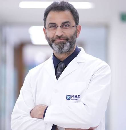 Dr Narena